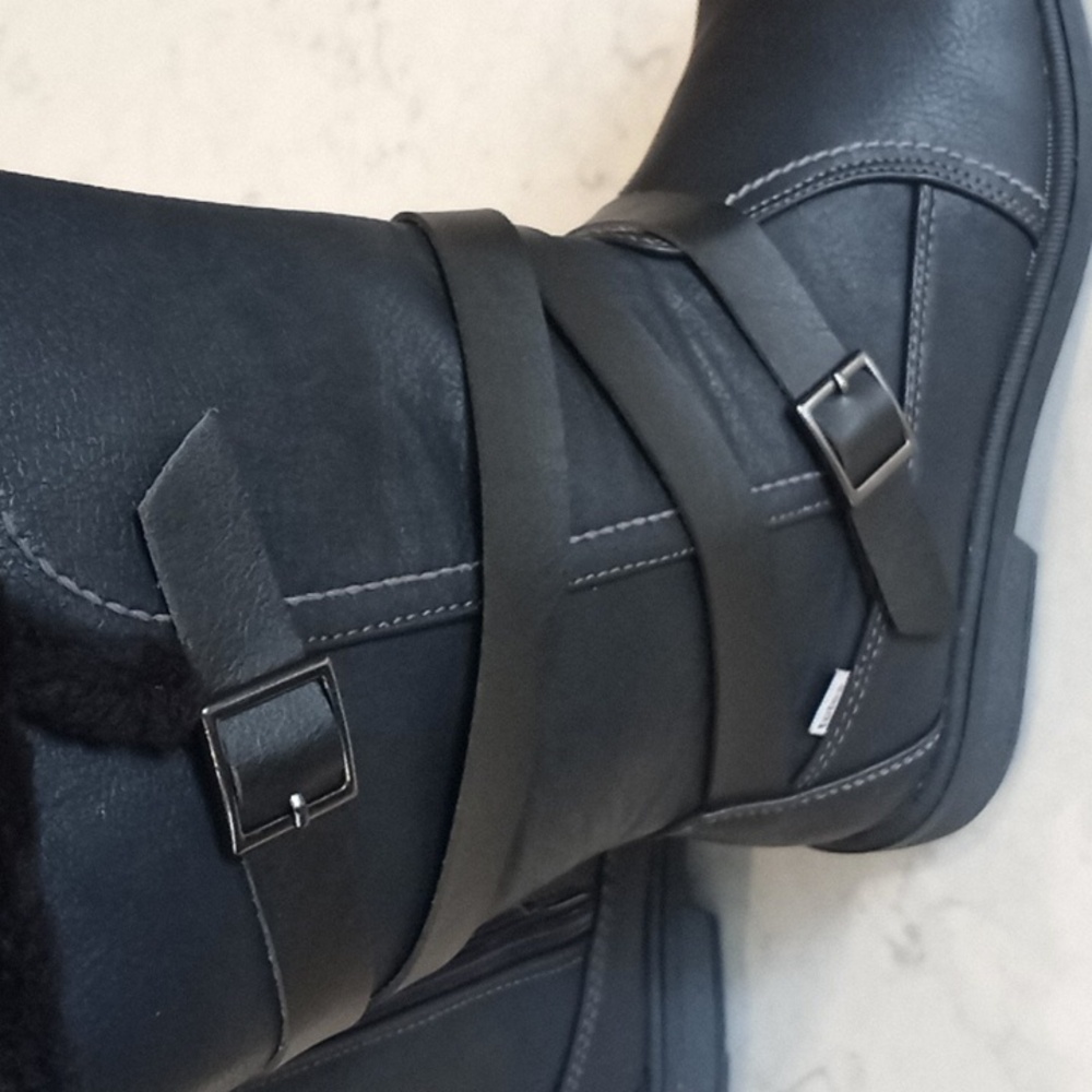 Waterproof boots - Picture 2 of 7